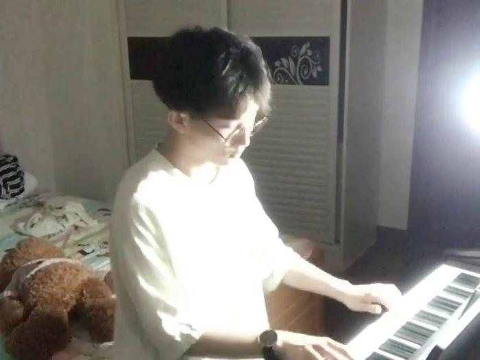 甜蜜暴击弹钢琴的男孩子太帅了