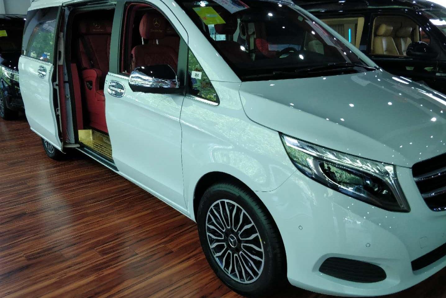 18款白色奔驰v260l房车