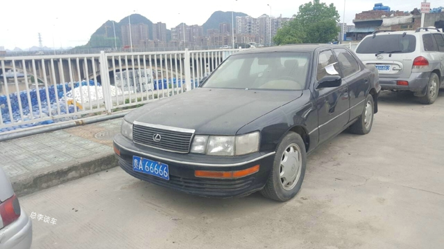 贵阳最牛凌志贵a66666停靠路边变僵尸车如今又复活了