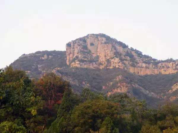 有"天然氧吧"之称的万亩橡子林,中原一绝的千年石花,巍峨的郑韩古长城