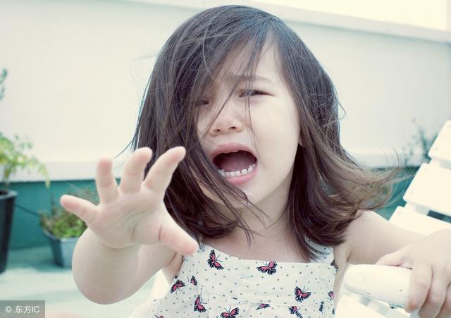 在外面却很"乖",很少给你们惹事,或者不给买他买玩具吃kfc就大哭大闹