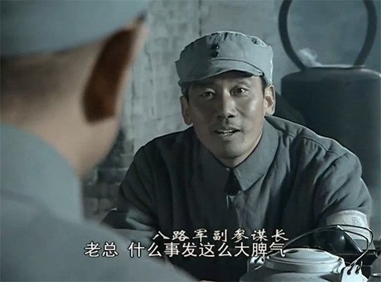 《亮剑》中此人虽然无名无姓,却大有来头,楚云飞也要叫他老师!