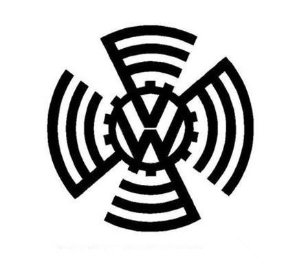 后来1939年,因为纳税的缘故,vw标志的外围被添加具有纳粹元素的风扇