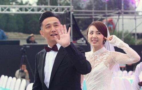 出道第一部戏即在《月影风荷》中担任女一号,其后更获得蔡艺侬的青睐
