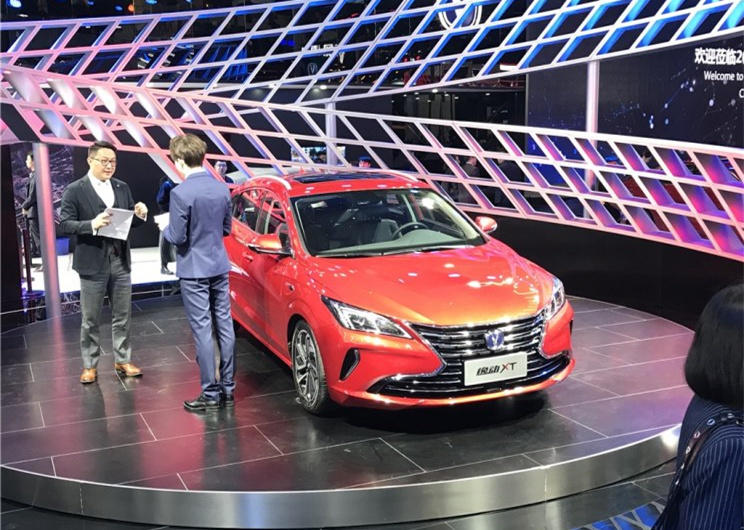 北京车展长安全新逸动xt正式亮相