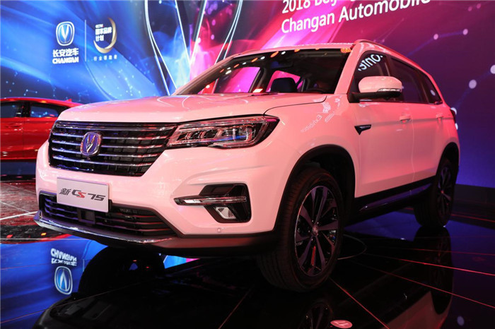 此次北京车展,长安新能源共携五款新能源车亮相,覆盖轿车,suv,小型车