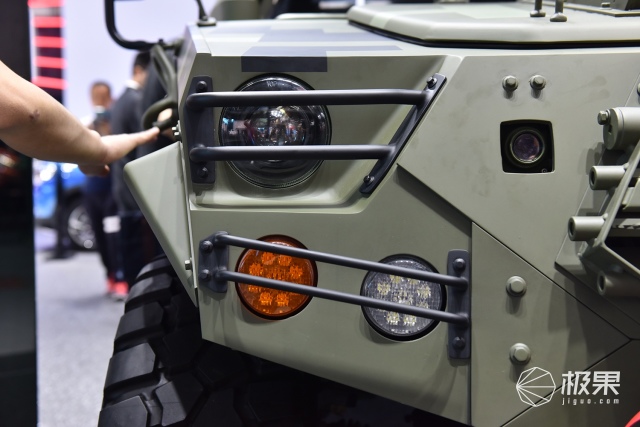 北京車展新款東風猛士亮相軍用越野車硬朗威猛