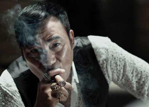 古惑仔里最牛逼的不是陈浩南,而是牧师,脚踢靓坤大飞骂跑乌鸦