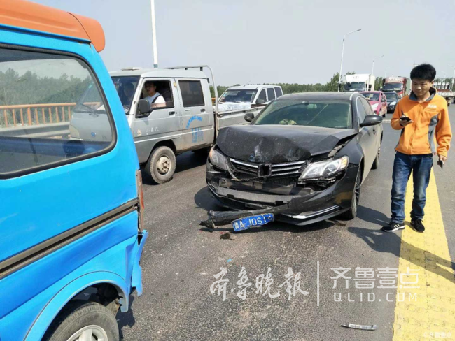 山东济南刚刚发生车祸图片