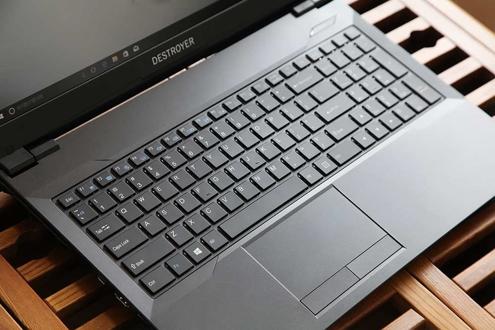 6核桌面cpu 炫龙毁灭者dd2代游戏本开箱