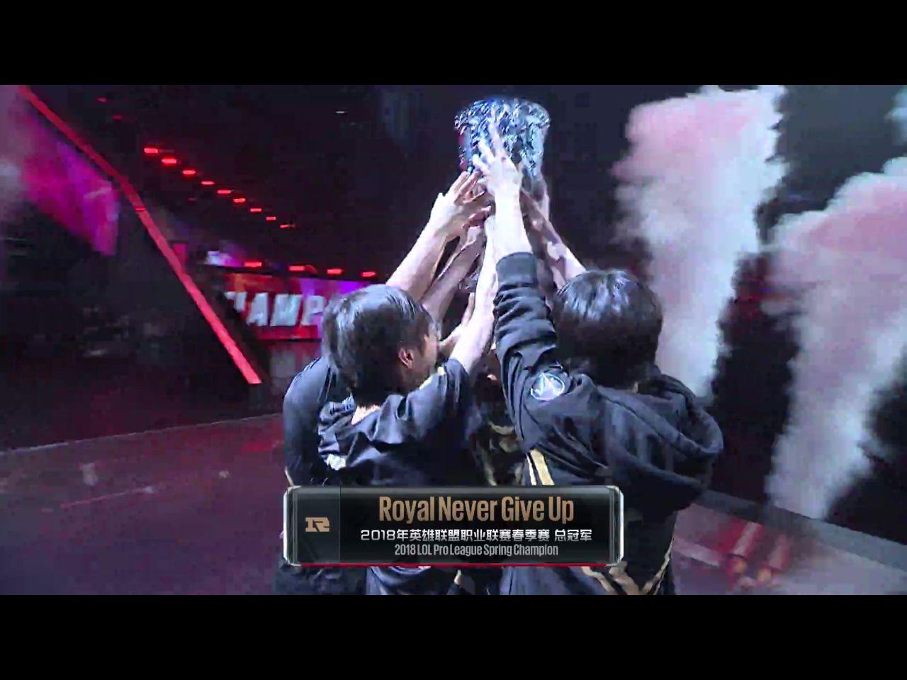 uzi打破魔咒收获自己第一座冠军奖杯,网友:今年rng能拿大满贯__凤凰网