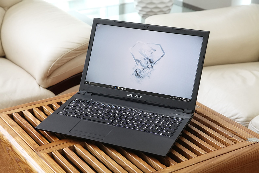 6核桌面cpu 炫龙毁灭者dd2代游戏本开箱