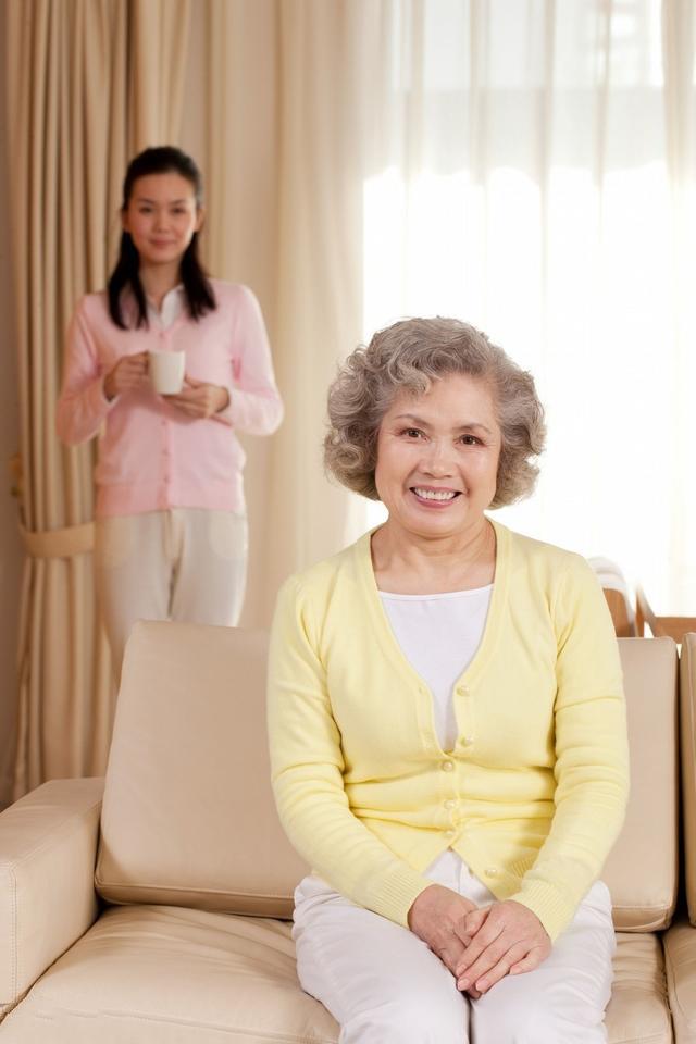 每一个固执的婆婆的背后,可能都会有一个矫情的媳妇