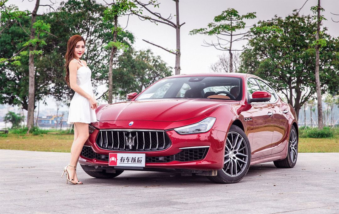 美美试车最便宜的玛莎拉蒂也能让长腿美女在后排爽个够