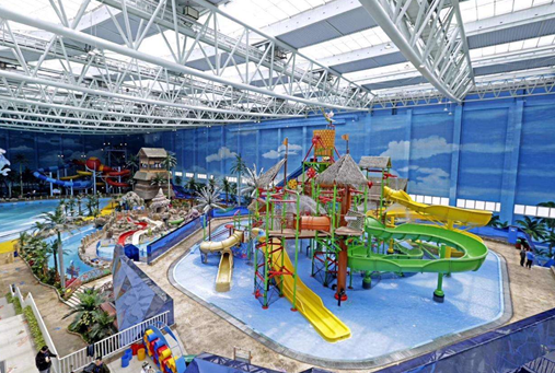 可以满足家庭亲子餐饮消费的需求;同时,紧邻青岛万达乐园的星级酒店