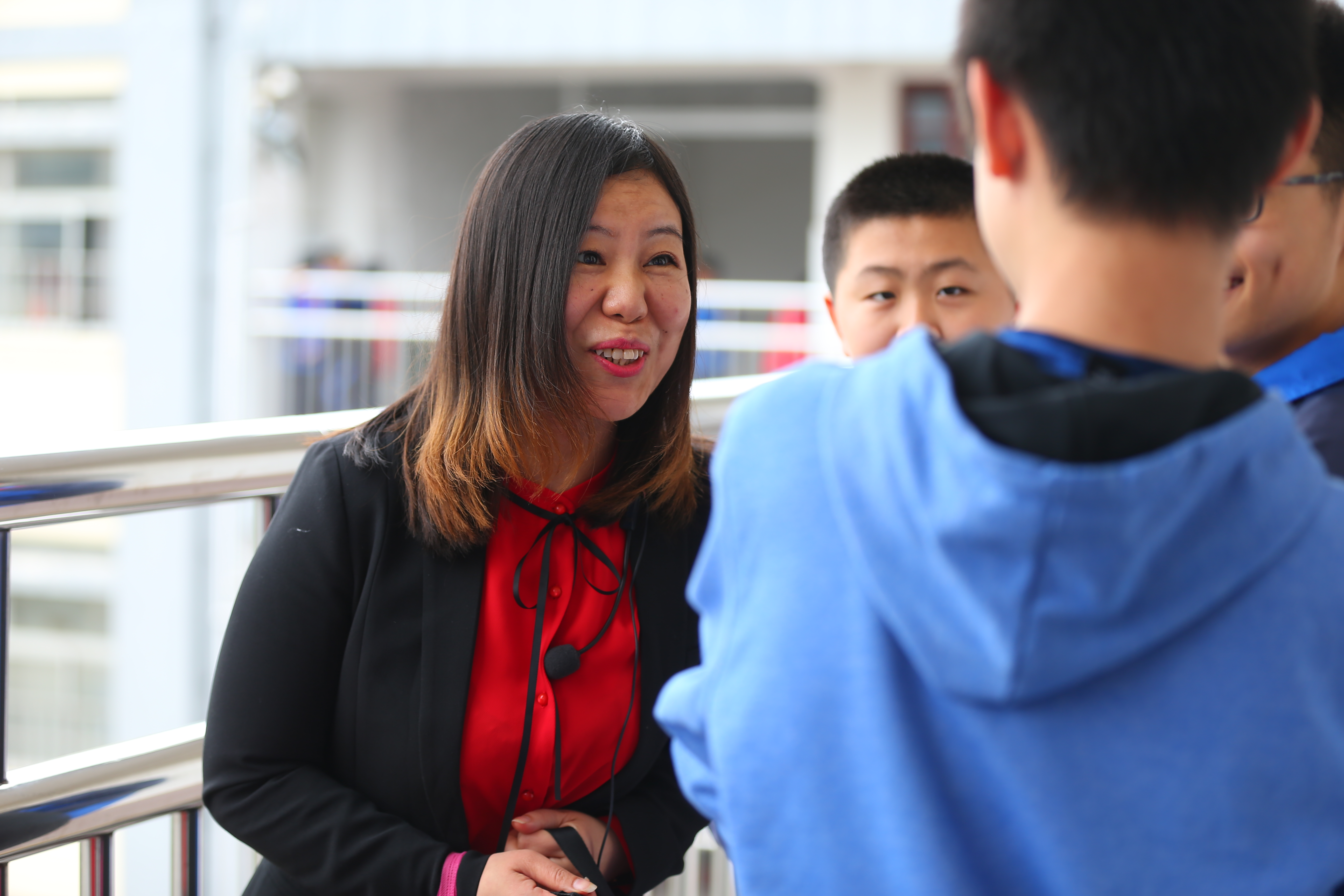 济宁八中教师魏晶晶和学生在一起,每一刻都快乐