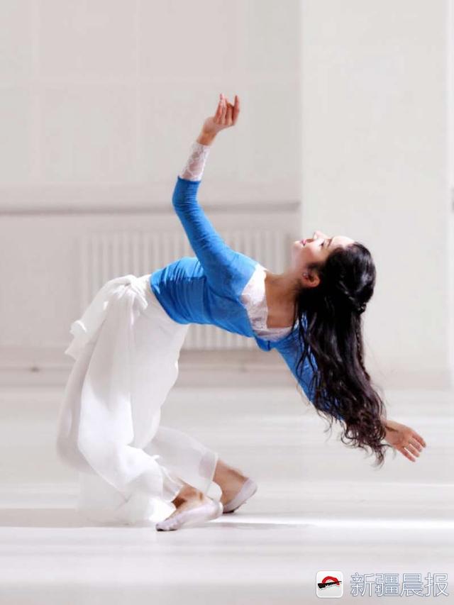 天山舞者古丽米娜:用舞蹈展现新疆魅力