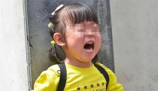 5岁女童从幼儿园回来尿尿就喊痛医生检查后妈妈差点气晕