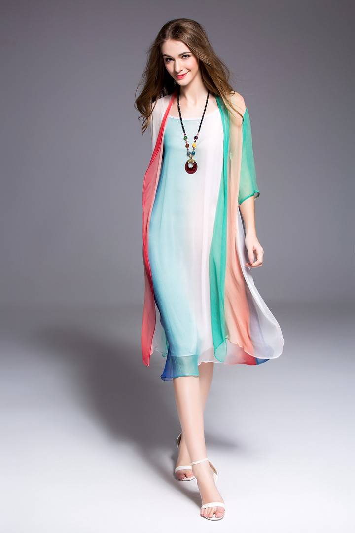 服装模特1分钟可以拍60多组这样的pose