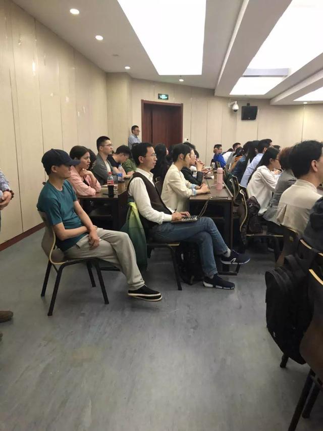 马云今晚现身杭州师范大学仓前校区听课