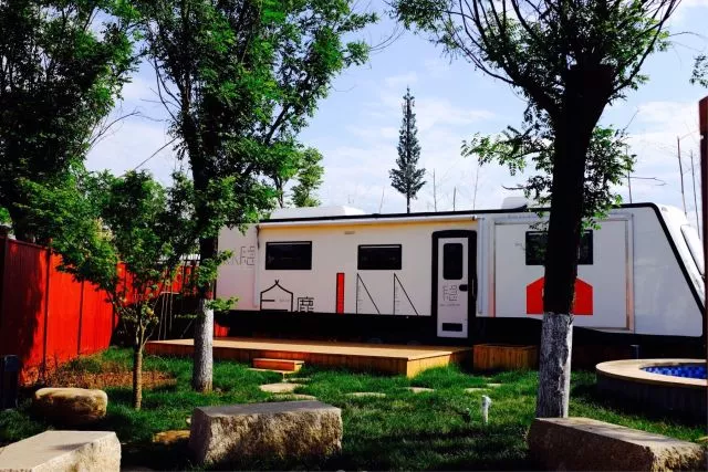 白鹿仓温泉房车营地设有房车露营区,自驾房车露营区,出租房车停放区