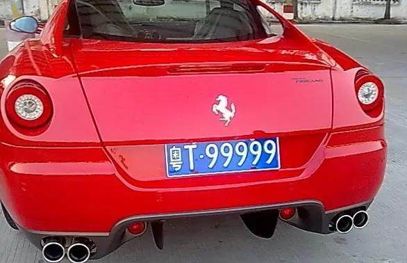 车主摇到极品车牌,连号"222"高兴不起来,网友:倒贴也不敢挂