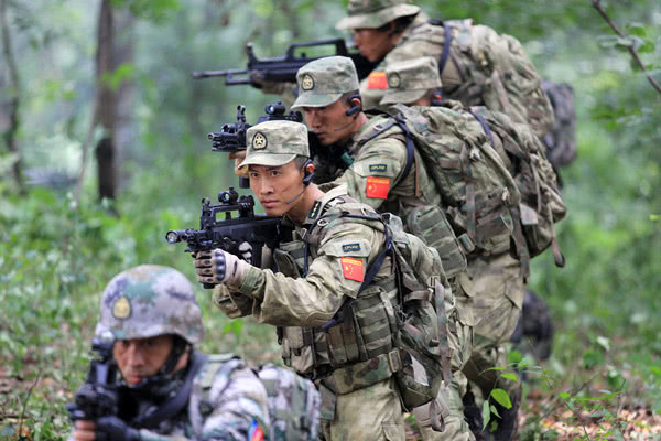 《战狼2》被韩国网友嘲笑这么烂的电影,大家怎么看?