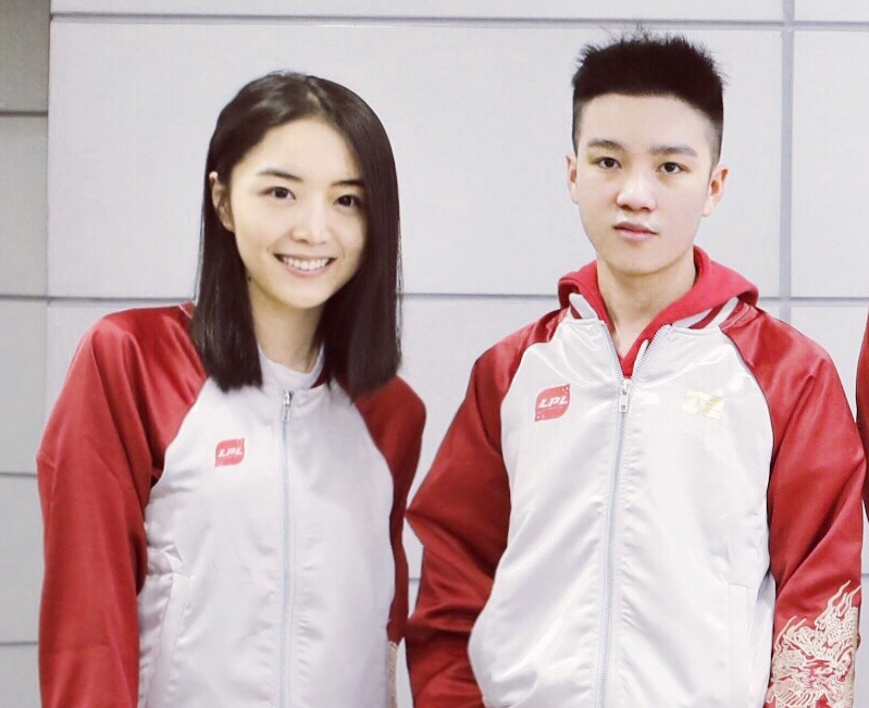 余霜晒rng出征照 letme新发型帅爆了