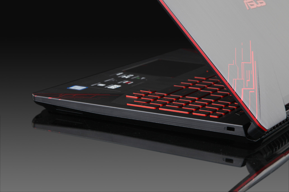 未来战甲华硕飞行堡垒五代fx80毒图党