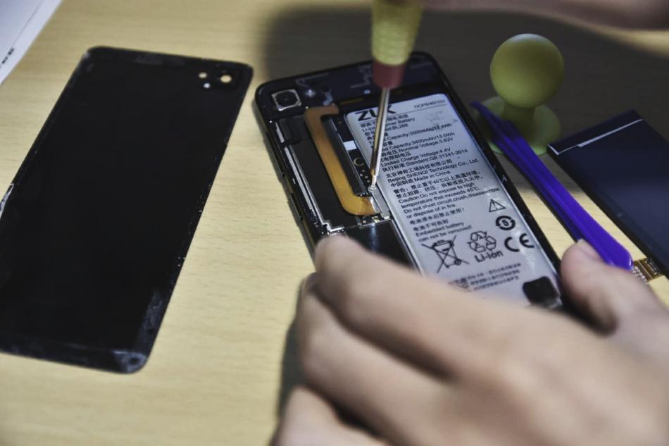 zuk z2 换电池攻略!