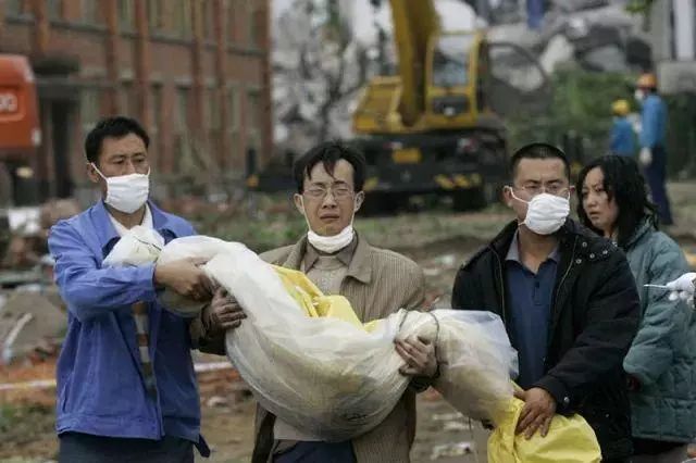 汶川地震十周年·图忆 29位摄影师的100个瞬间