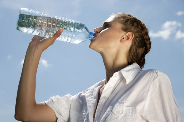 休息日过度的消耗体力都可能让你在接下来的几天内出现轻微的脱水现象