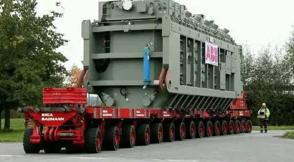 世界轮胎最多的车在中国1152个车轮载重超50000吨