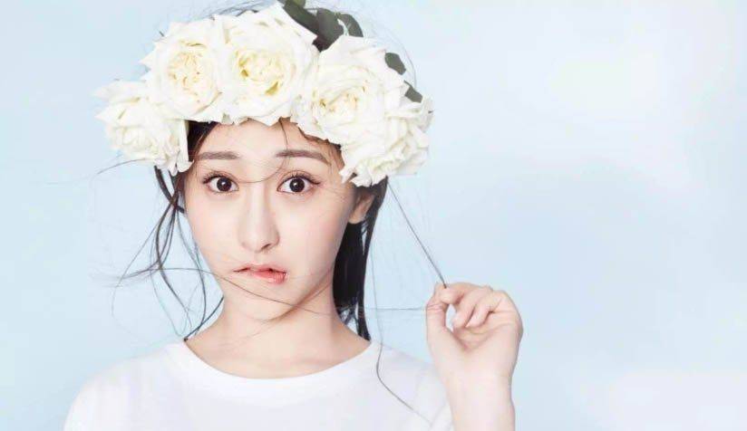 01三年前,21岁的贺婕从艺术学院毕业后,进入武汉一家电视台工作.