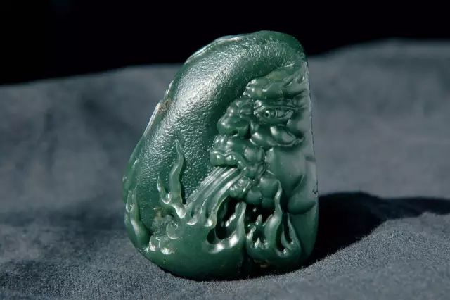 和田玉中的戈壁料(雕刻图)