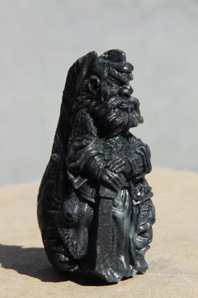 和田玉中的戈壁料(雕刻图)