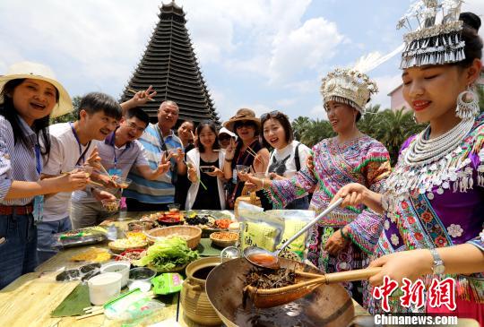 广西侗乡油茶飘香引客来