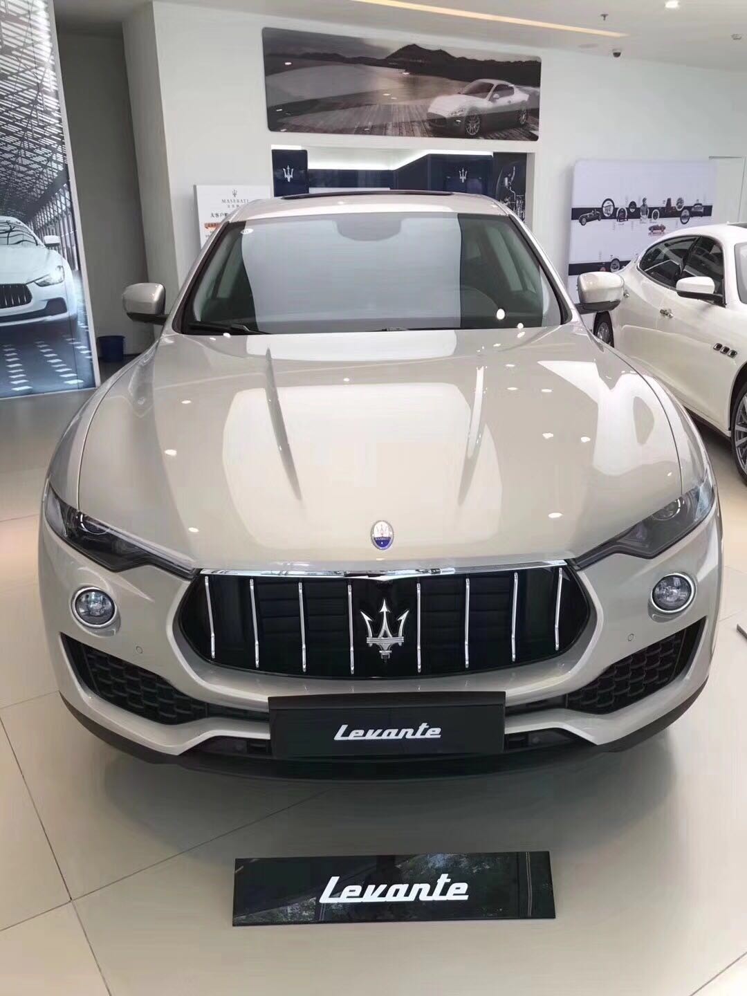 18款玛莎拉蒂莱万特拥有豪华车的气场以及跑车的动感