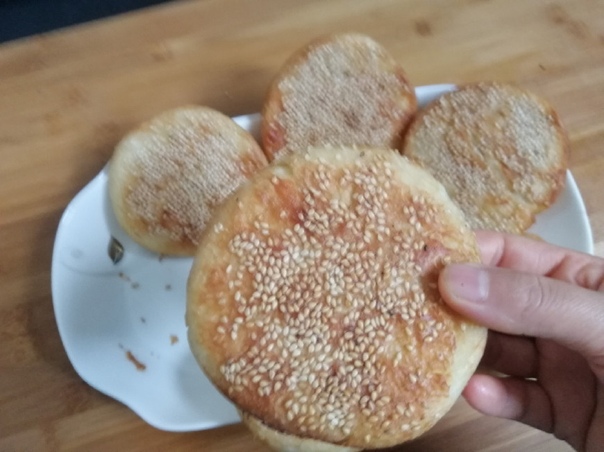 香酥芝麻火烧,不用烤箱也能做,做法比例详细告诉你,看完你也会