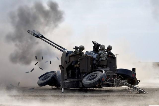 过去中国只能被动防空,现在只要敌机再敢来,就别想出去_凤凰网财经_凤