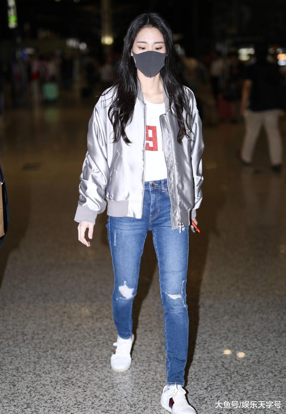 张碧晨的声音很独特,一个凉爽的"酷"不知道有多少人的白日梦,除了唱歌