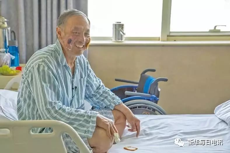 69岁无腿老人登顶珠峰884443米他用了43年