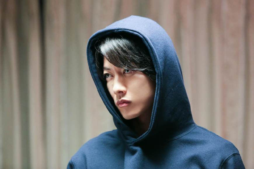 佐藤健《犬舍》首度演反派,与木梨宪武上演"机器人"大战