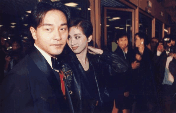 当年梅艳芳葬礼上大笑的两位女星,现状惹人唏嘘_凤凰网娱乐_凤凰网