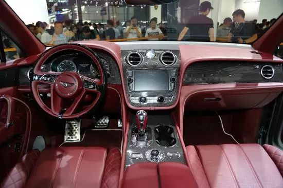 bba包馆劳斯莱斯宾利超豪suv亮相深圳车展都是人民币的味道