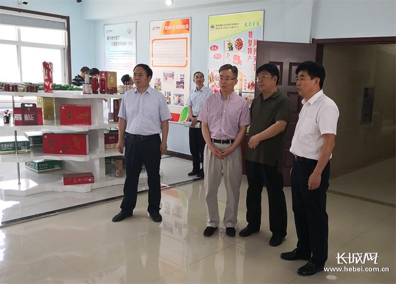 到尹家庄村走访慰问了贫困户,考察了赞皇中学捐建项目,蕊源蜂业,原村