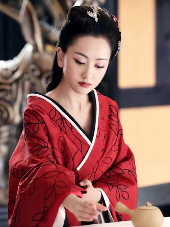 娱头条|领着女配角的盒饭,却风头惊艳力压女主_凤凰资讯