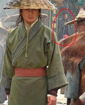 《水浒传》中8个穿帮镜头,能看出5个出来的,一定看了至少100遍_凤凰网