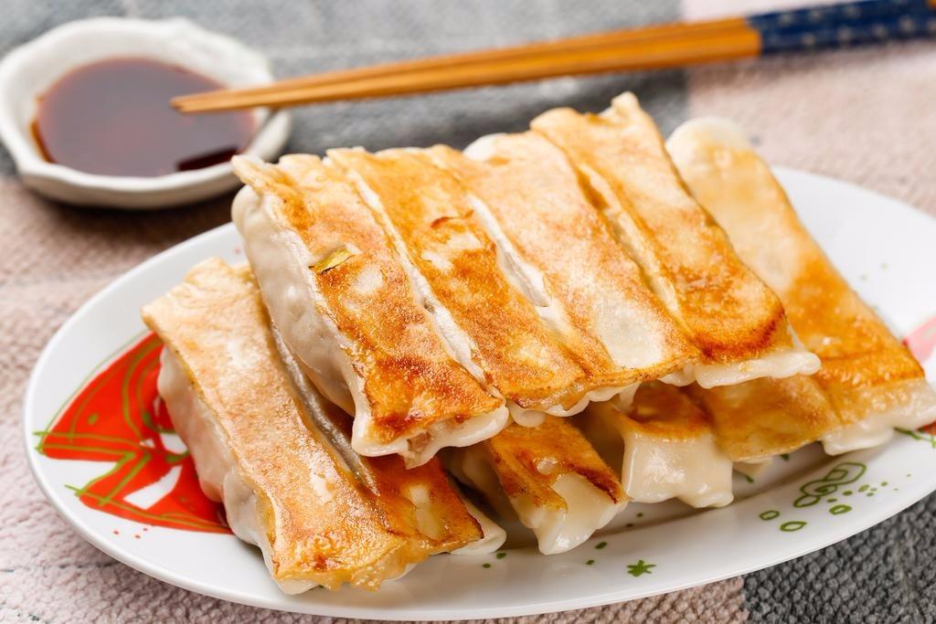 如何煎出漂亮又美味的锅贴,大厨教你锅贴的家常做法!