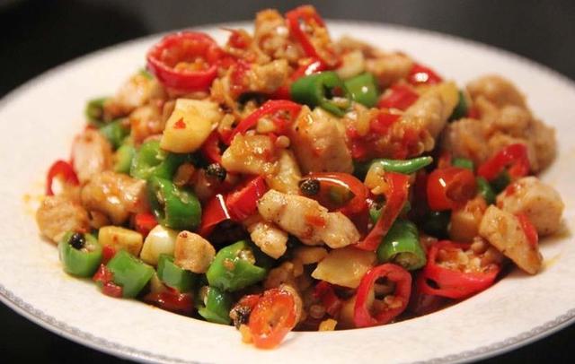 简单又方便制作的辣炒鸡丁